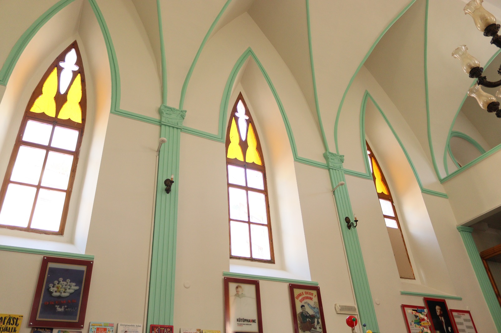 Çocuk Kütüphanesi (Eski Katolik Kilisesi)