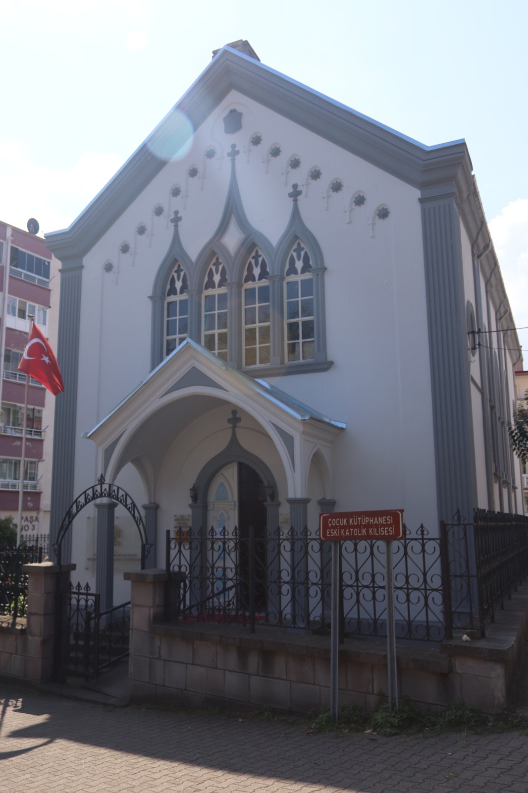 Çocuk Kütüphanesi (Eski Katolik Kilisesi)