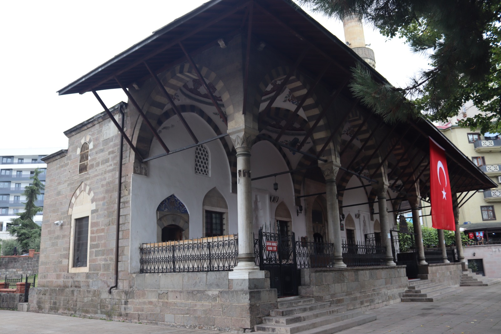 Gülbahar Hatun Camii Ve Türbesi