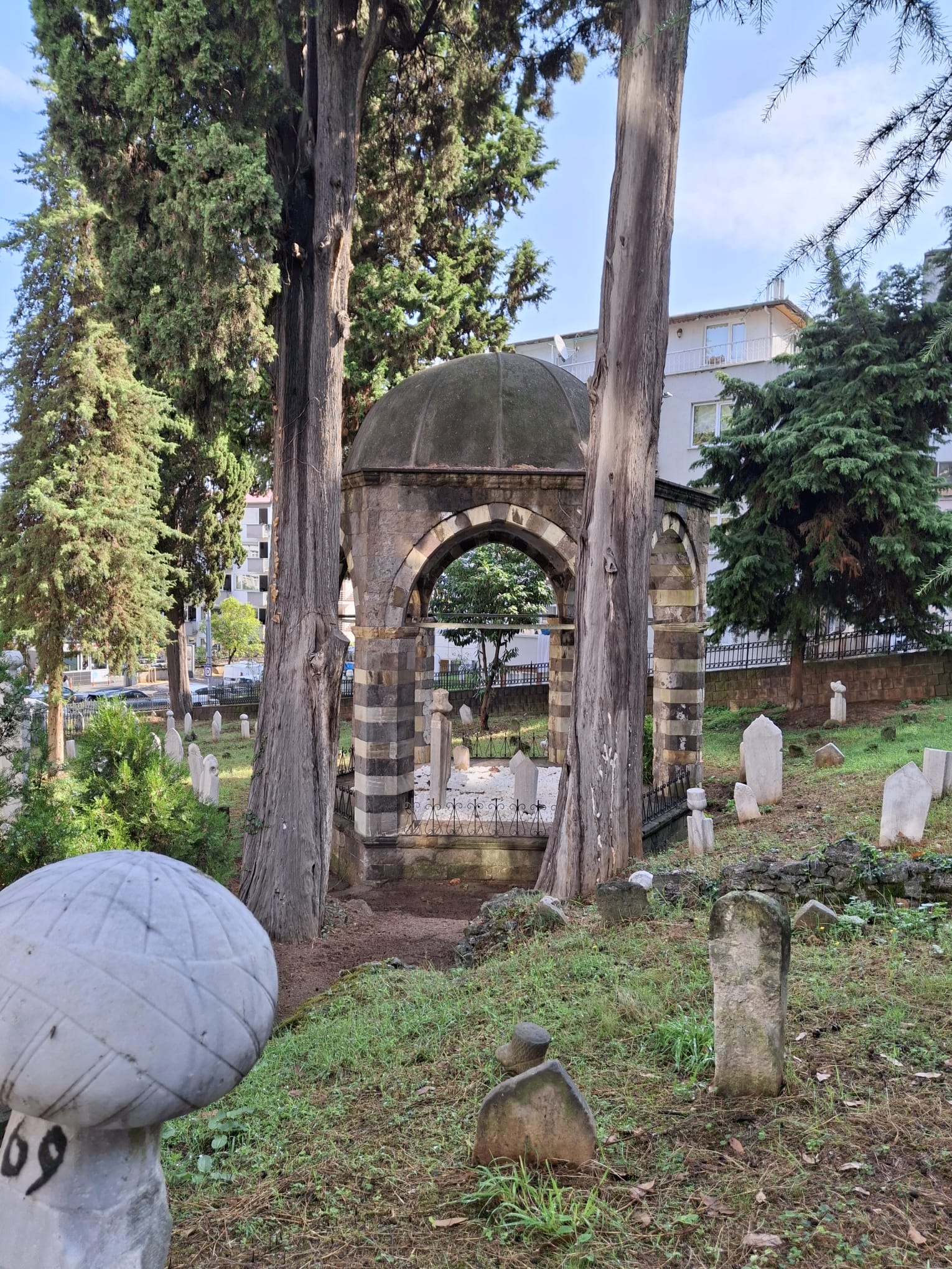 Küçük İmaret Mezarlığı (Hamzapaşa Camii Haziresi)